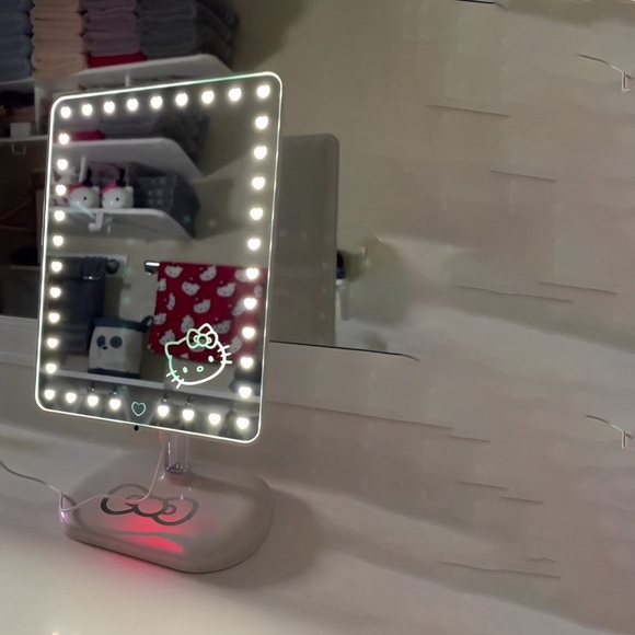 Impressions Vanity Mirror Hello Kitty Touch Pro - Picture 7 of 9